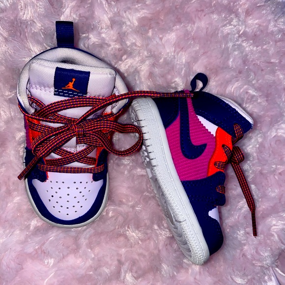 💕💜Air Jordan 1 Mid Corduroy💜💕 - Picture 3 of 4